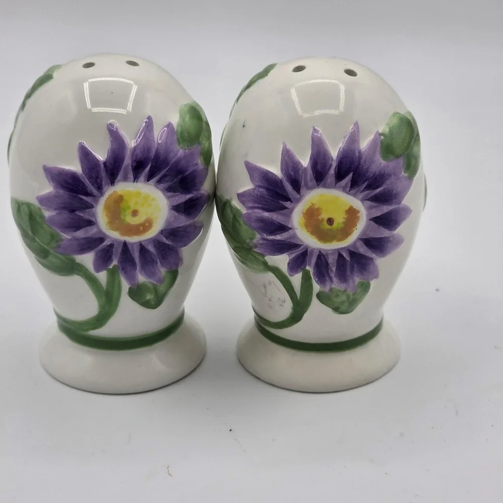 Pfaltzgraff Floral Salt & Pepper Shaker Set Ceramic Embossed Flowers Set‎ of 2